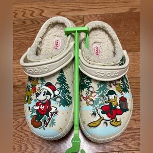 Disney Parks Christmas crocs size M8/W10